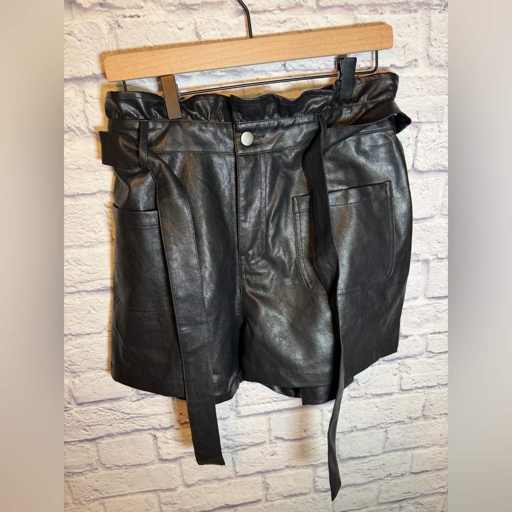 Francesca Black Fake Leather paperbag style Shorts women’s‎ size large NWT